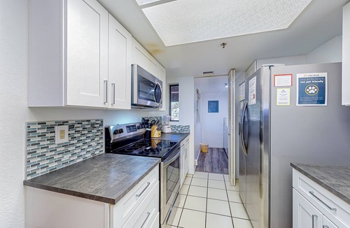 Mammoth Lakes Condo | Ski-in/out condo with mountain view, private hot tub, deck & fireplace