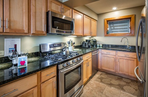 Killington Condo | ⭐️Ski-On/Ski-Off COZY BEAUTIFUL MOUNTAIN CONDO 2-Bed/2-Bath with Fireplace