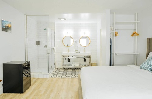 Belmont Shore Hotel | SKS - Superior Room, 1 King Bed with Sofa bed, Non Smoking