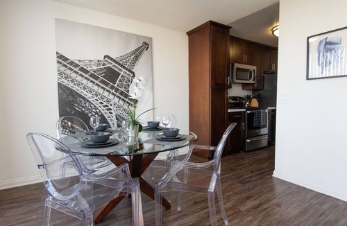 Norma Triangle Apartment | Skyline Views 1 Bedroom with Balcony & Pool