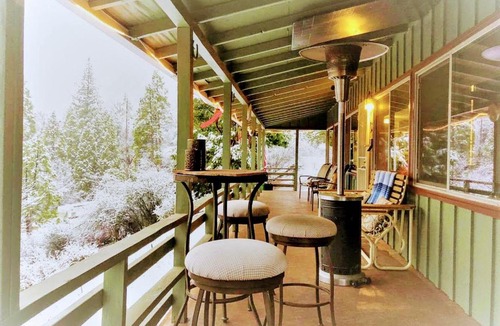 Camp Nelson House | Slate Mountain View Hot Tub Sequoias Trail of 100 Giants River EV