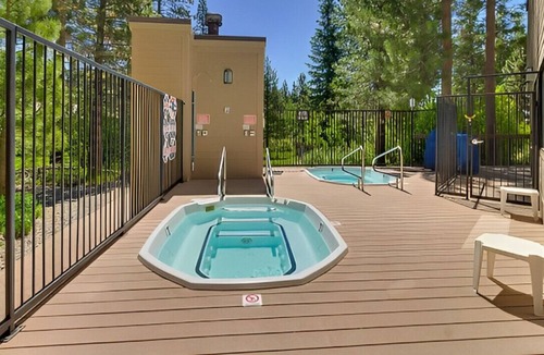 Carnelian Woods House | Sleek 4BR House for Groups w/ Beautiful Lake View!