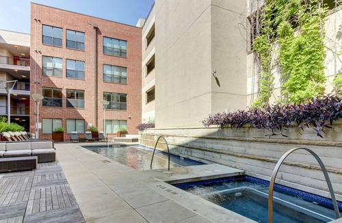 Barton Heights Apartment | Sleek Barton Springs 1BR w/ Gym, Pool & W/D, nr Zilker, by Blueground