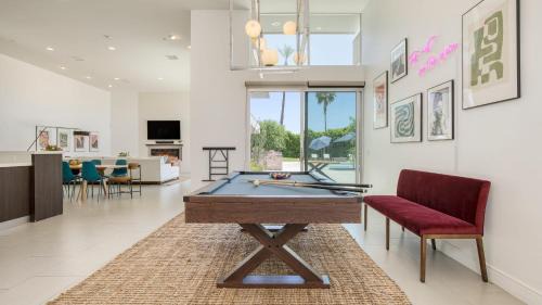 La Quinta House | Sleeps 40 3 Luxe Villas next to Empire Polo Club Putting Green Pickleball