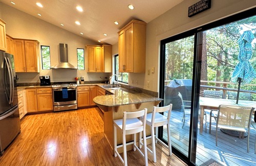 Tahoe Woods House | Slopes To Shore — Your Tahoe Adventure Hub! - {Hot Tub} {Game Room} {Gym}