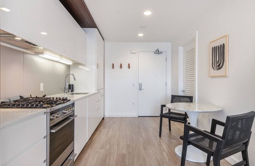 South Beach Apartment | Smart Rincon Hill 1BR w/Gym, Rooftop Solarium, nr. SVB, by Blueground