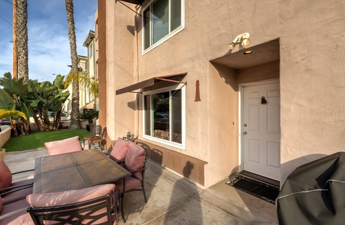 Central Mission Beach Condo | Snowbirds Welcome Beautiful Condo garage & patio close to beach & bay SUPER HOST