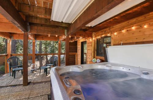 Talmont House | Snowshoe Cabin - 3 Decks BBQ & Hot Tub