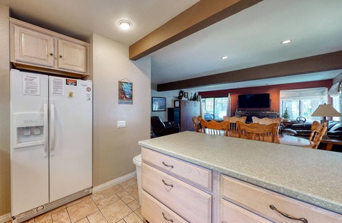 Mammoth Lakes Condo | Snug dog-friendly house in downtown Mammoth Lakes w/shared pool & hot tub
