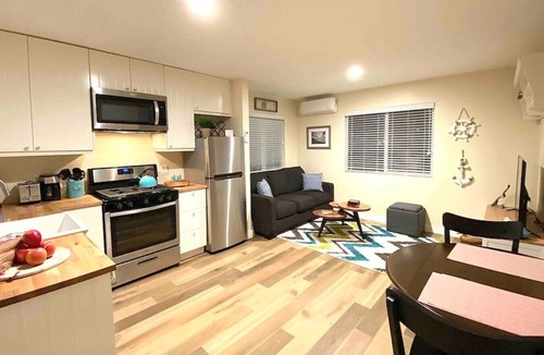 North Central House | SoCal Daze, a Cozy Bungalow + Parking, Patio, BBQ