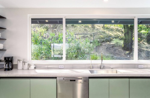 Sonoma House | Sonoma Gem! Modern. Serene. Wine Retreat w/HOT TUB!