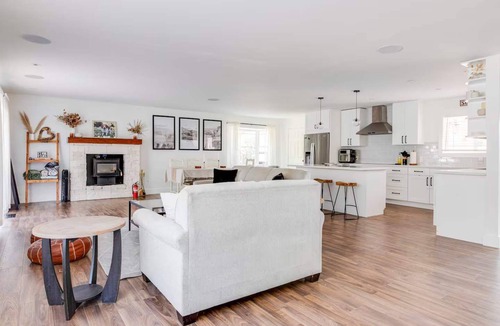 Sonoma House | Sonoma Getaway w/Hot Tub & Backyard Oasis - Dog OK