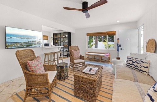 East Beach Apartment | Soul & Sea #1 ~ Charming Boutique East Beach Guesthouse