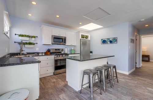 South Mission Beach Condo | South Mission Bayside Upper Unit, Newly Remodeled, Lots of Light