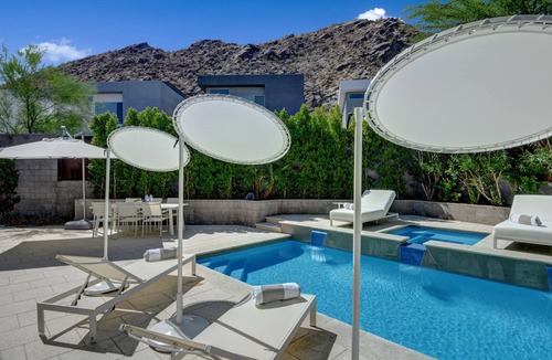 The Mesa House | South Palm Springs Modern - 2 lux ensuites, private pool and spa! garage, gated!