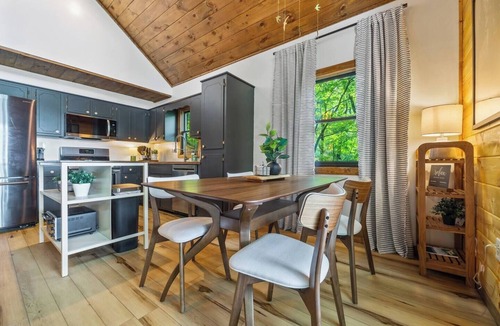 Walnut Mountain Cabin | Spa Retreat | Massage Loft, Hot Tub & Long Views