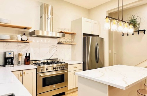Duboce Triangle Apartment | Spacious 10-BR 4-BA in the Trendy Duboce District