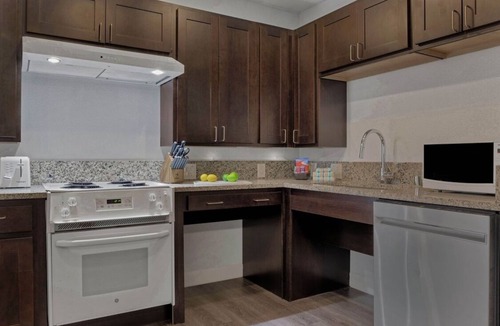 Anaheim Resort Resort | Spacious, 2-bedroom condo with full kitchen, AC, Wifi, gym, pools and hot tub.