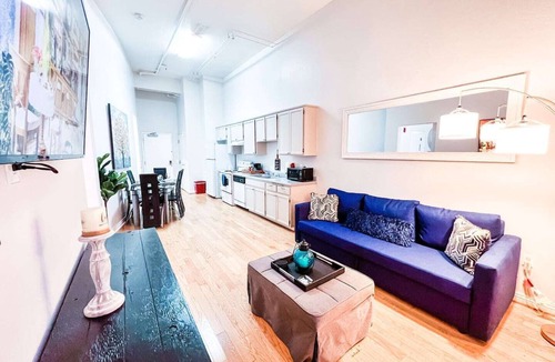 Gaslamp Quarter Hotel | Spacious 2BR 700 sq ft suite with free parking, steps to the Convention Center and Gaslamp dining. Ideal for business or group travel.
