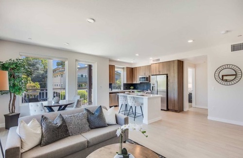Menlo Park Condo | Spacious 2BR Retreat at Realm Apartments
