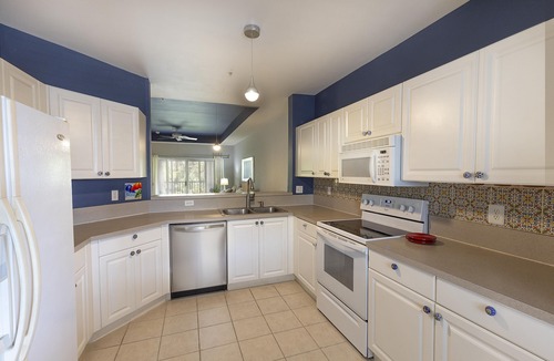 Naples Condo | Spacious 3-bed, 2-bath condo fully furnished, minutes from downtown and beaches.