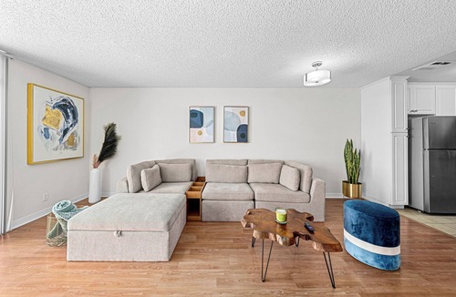Marina Peninsula Apartment | Spacious 3-bedroom apartment with AC, fitness room in wonderful Marina del Rey