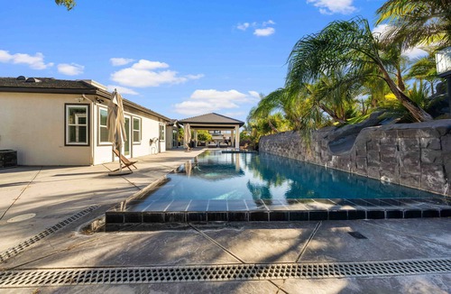 Riverside House | Spacious 4-bedroom house in delightful Riverside with WiFi, AC