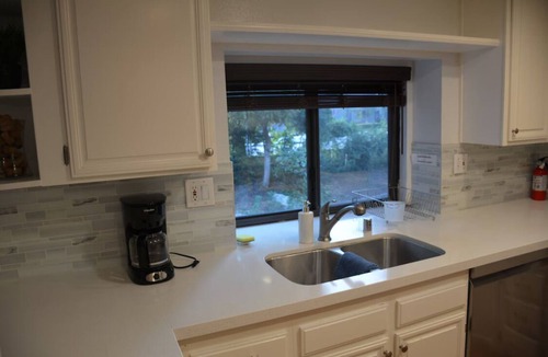 Warner Center House | Spacious 4-bedroom townhome surrounded by trees