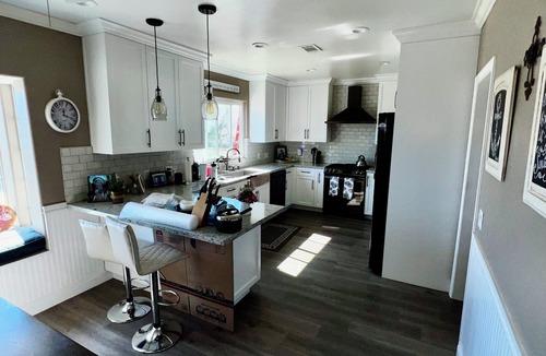 Santa Clarita House | Spacious 5-bedroom house in marvelous Santa Clarita with spectacular view.