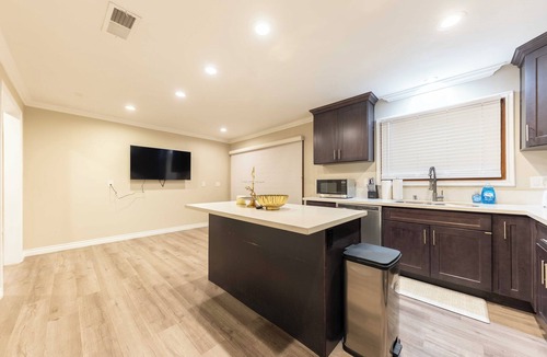 Pasadena House | Spacious 5-bedroom house with WiFi, AC in welcoming San Marino