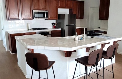 Roosevelt House | Spacious 5-bedroom house with WiFi, AC in welcoming Fresno