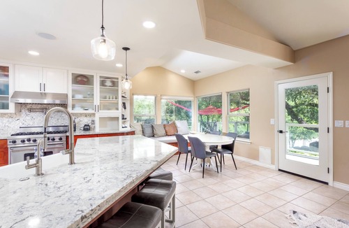Three Rivers House | Spacious 5-bedroom house in awesome Three Rivers with AC, fitness room, WiFi