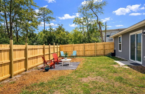 Murray Hill House | Spacious 5BR Home Sleeps 10 Fenced Yard
