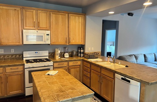 Rancho Cordova House | Spacious 6-bedroom house in charming Rancho Cordova w/AC, WiFi, Swimming Pool