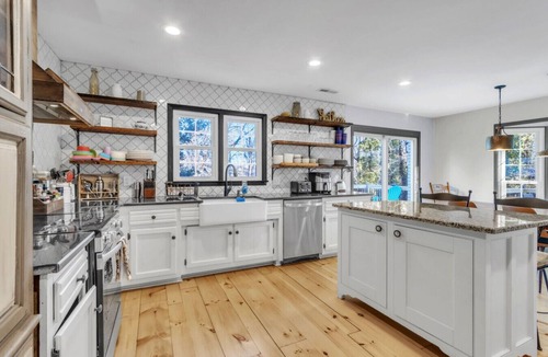 Taylors House | Spacious 6BR/10Bed~Pet & Family Friendly + HOT TUB