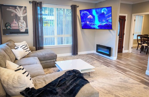 Santa Clara House | Spacious 7-bedroom/7-Bath in enchanting neighborhood of Santa Clara