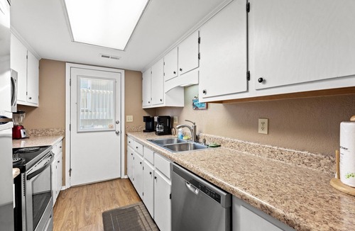 Myrtle Beach House | Spacious and Secluded Cottage 59G in the Heart of Myrtle Beach's Shore Drive