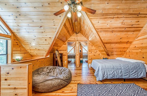 Big Creek Cabin | Spacious cabin-style home with deck, near dining, slopes & lake - dog-friendly