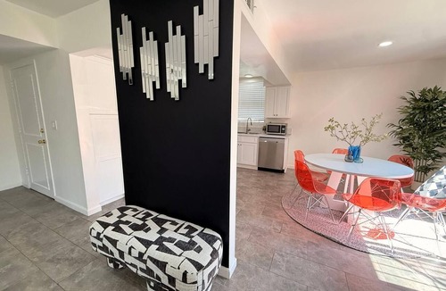 Pico - Robertson Hotel | Spacious Charming Vintage Gem with Large Private Backyard