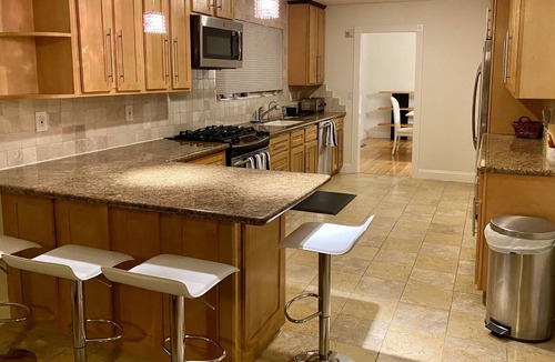 Belmont House | Spacious Comfy Renovated 4 BR 3 bath, quiet location, convenient to 101/280
