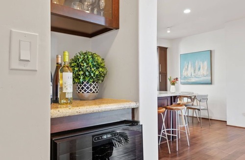 Laguna Condo | Spacious Condo in Luxury Downtown Complex
