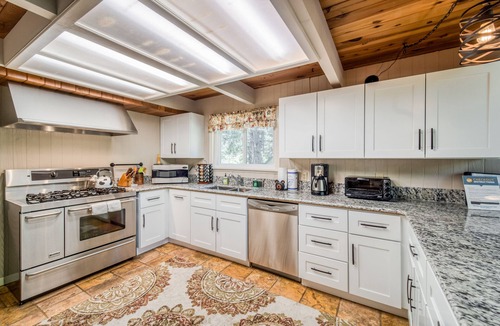 Sierra Cedars House | Spacious & contemporary cabin with W/D, billiards & lovely tree-lined views