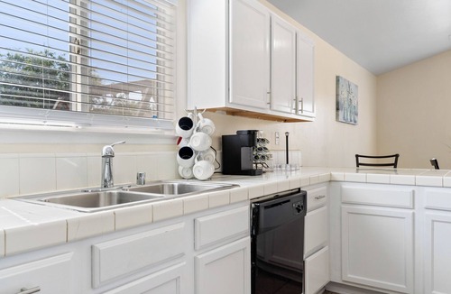 Pumpkin Center House | Spacious Home Right off 99 Fwy