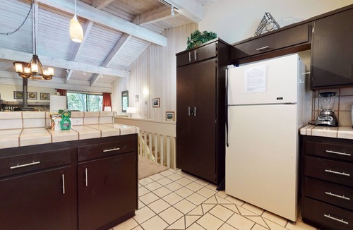 Mammoth Lakes Condo | Spacious Home, Washer/Dryer. Quiet Location near Biking Trails. Pool On-site