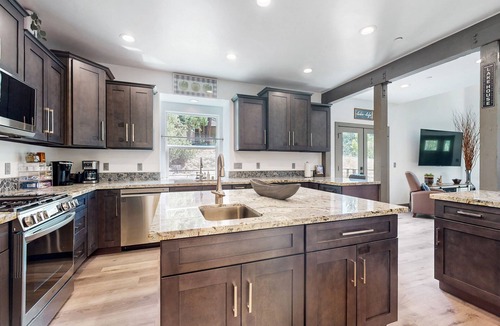 Bass Lake House | Spacious home with full kitchen, pool table, wifi & great location near lake