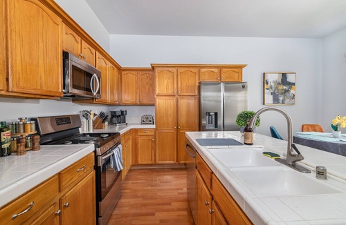 Lincoln House | Spacious House in Lincoln (everything is new!)