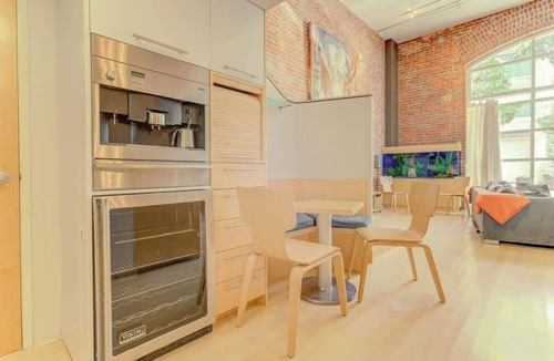 Rincon Hill Apartment | Spacious Luxury Historic Loft in Downtown SF