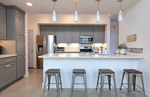 South Lamar House | Spacious & Modern 3 BR / 2.5 BA Austin home