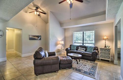 El Lago House | Spacious Seabrook Home w/Patio: 1 Mi to Beach!