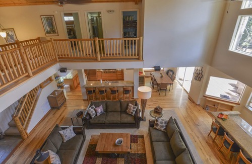 Truckee Cabin | Spacious Tahoe Donner Home w/Private Hot Tub, Pool Table, Darts, and HOA Gym and Pool Access!